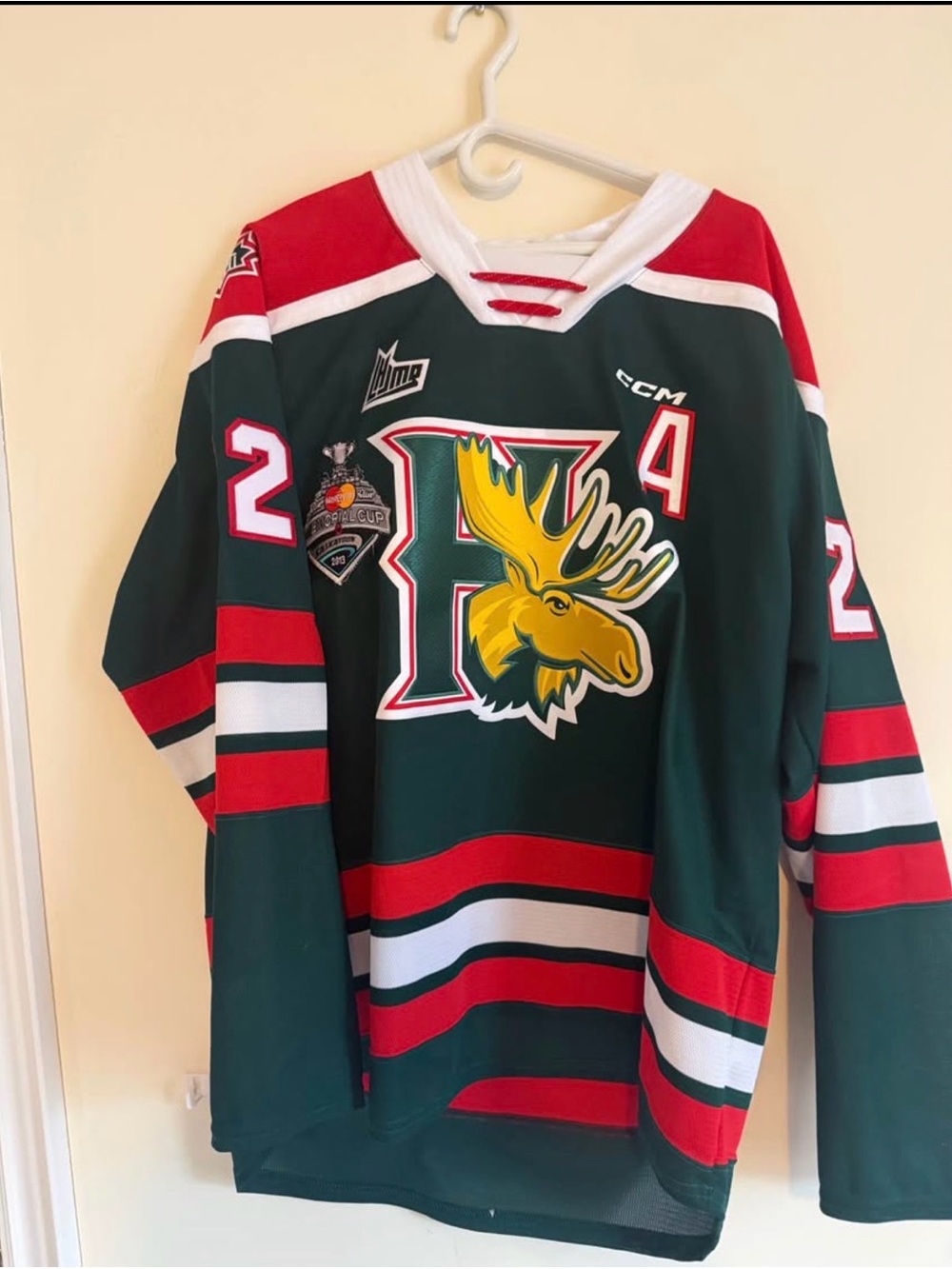 Halifax’s Moose Heads Nathan MacKinnon Jersey with Memorial Cup 2013 Patch